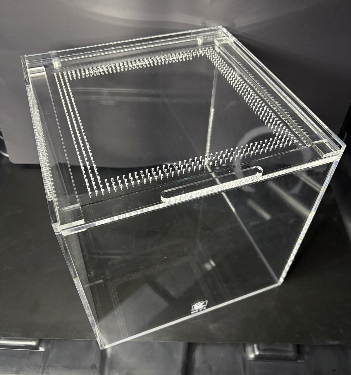 Burrow Buddy Acrylic Enclosure, 10 x 10 x 10 in clear acrylic enclosure with ventilated locking lid