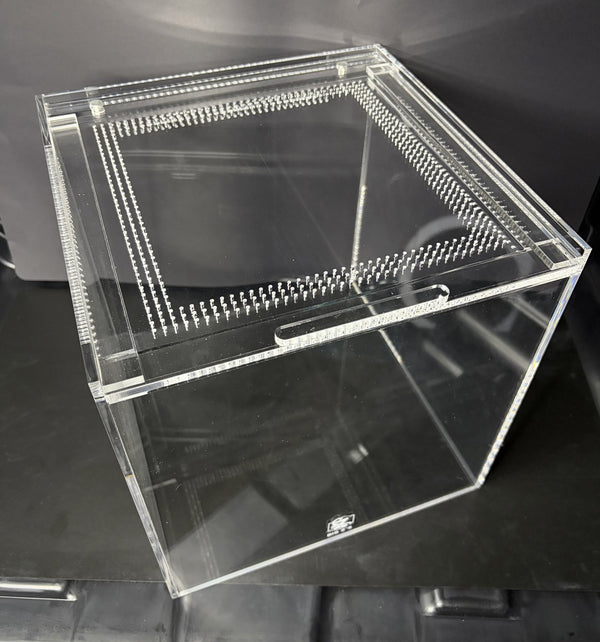 Burrow Buddy Acrylic Enclosure, 10 x 10 x 10 in clear acrylic enclosure with ventilated locking lid