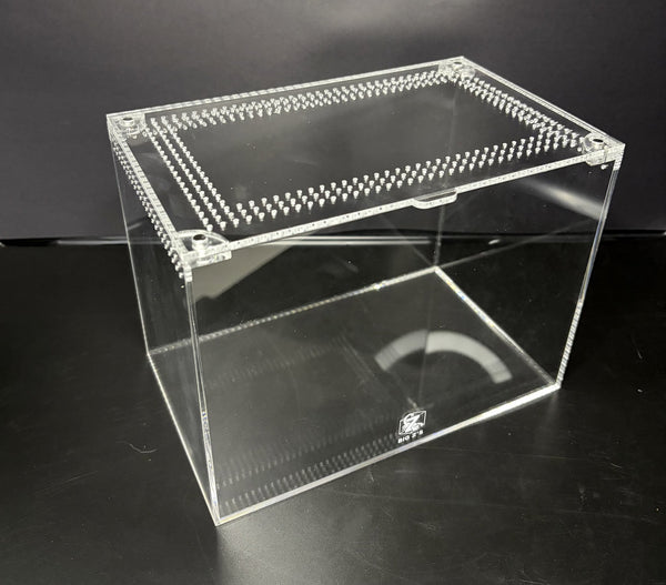 Burrow Buddy Acrylic Enclosure, 8 x 5 x 6 in clear acrylic enclosure with ventilated locking lid