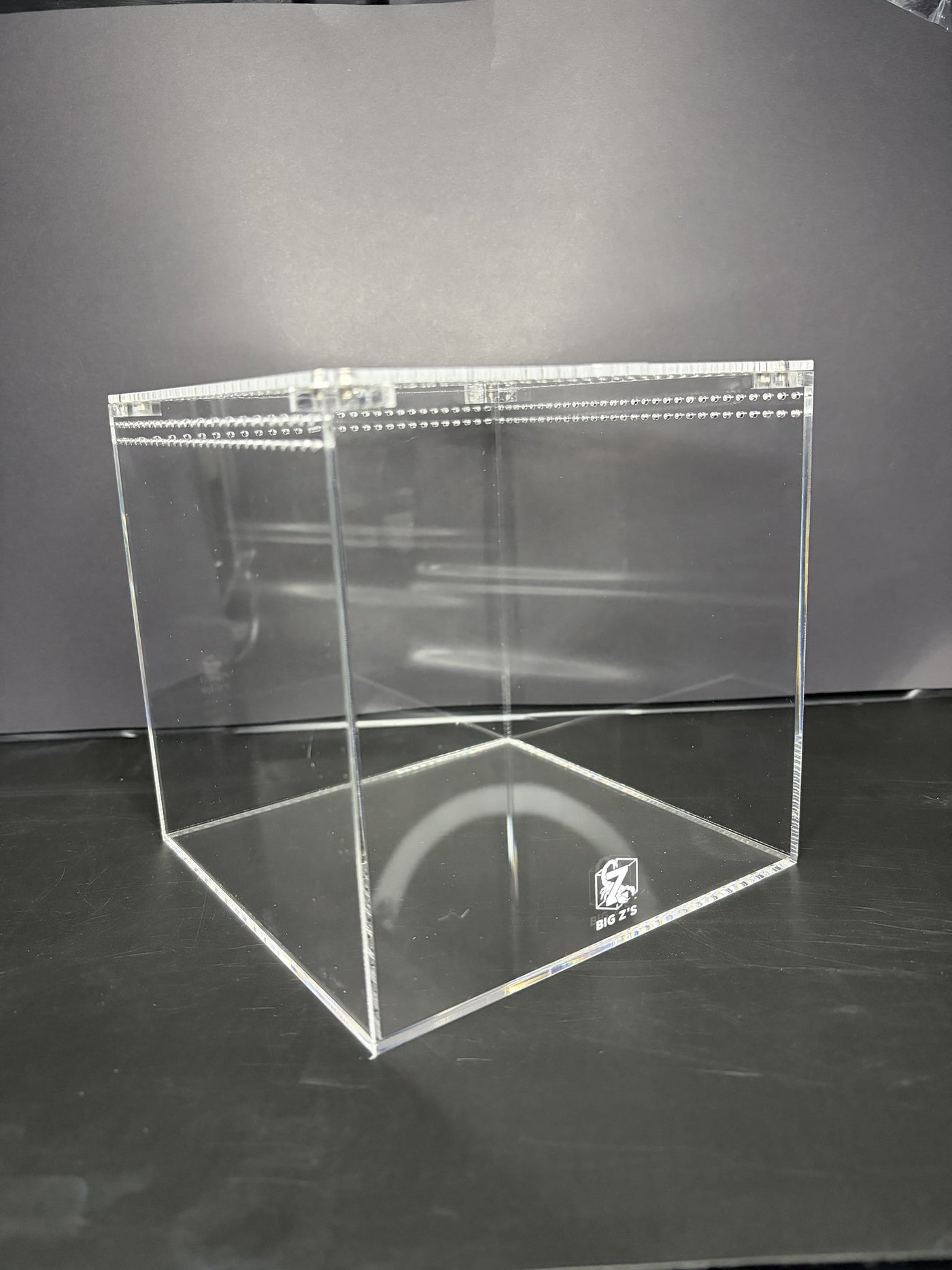 Terrestrial Acrylic Enclosure, 10 x 6 x 5 in clear acrylic enclosure with ventilated locking lid